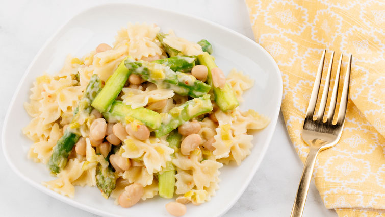 One Pot White Bean Asparagus Pasta 