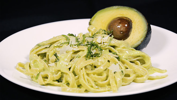 Fettuccini en crema de palta