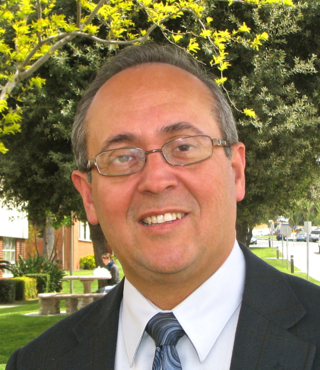 Dr. Carlos Casiano
